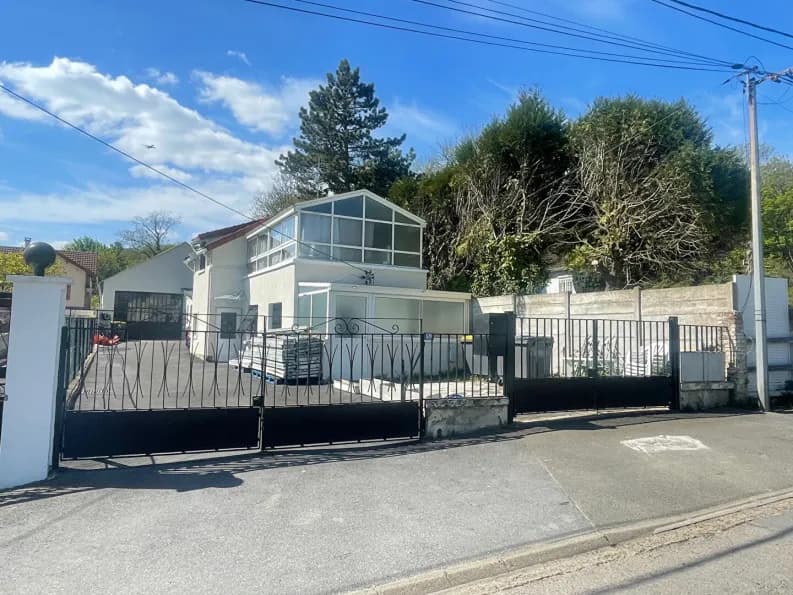 Immeuble 10 pièces 320 m² - Photo 1