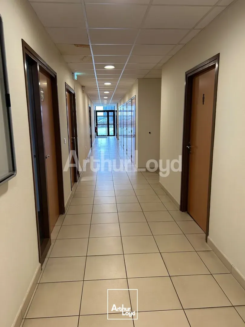 Immeuble de bureaux à vendre à La Sentinelle avec effet d'enseigne remarquable - Photo 1