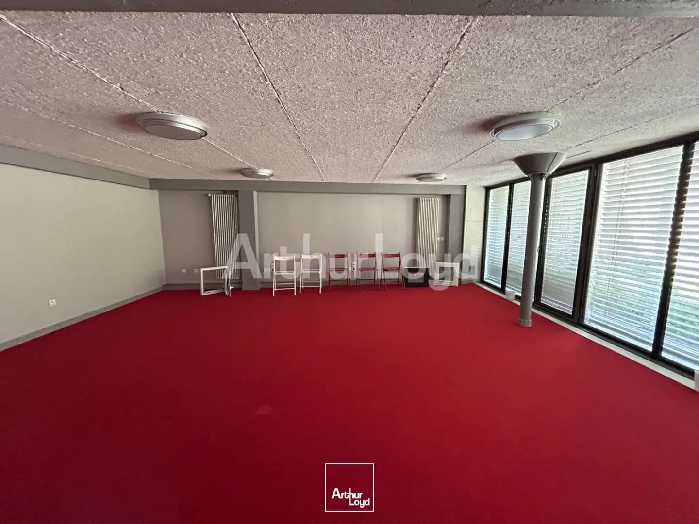 Immeuble de bureaux indépendant aux prestations très soignées à vendre dans le Vieux Valenciennes - Photo 1
