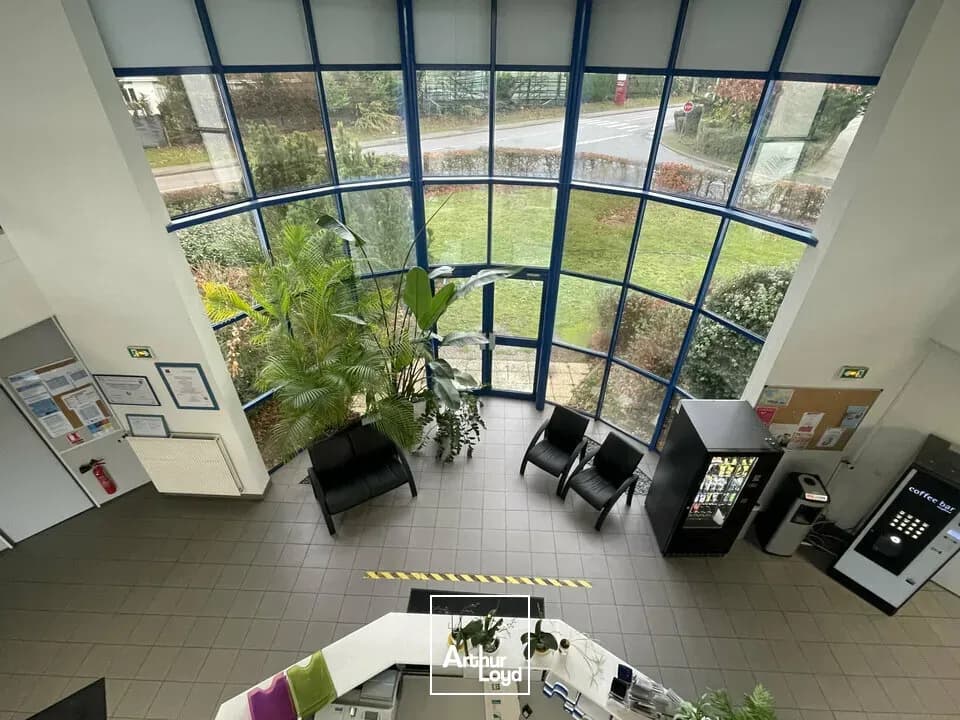 MONTIVILLIERS - À VENDRE - IMMEUBLE DE BUREAUX 1 260 m² + 41 PLACES DE PARKING - Photo 1