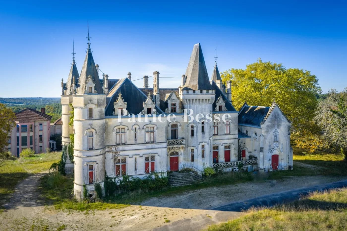 Entre Angoulême et Bordeaux, un ensemble immobilier comprenant u - Photo 1