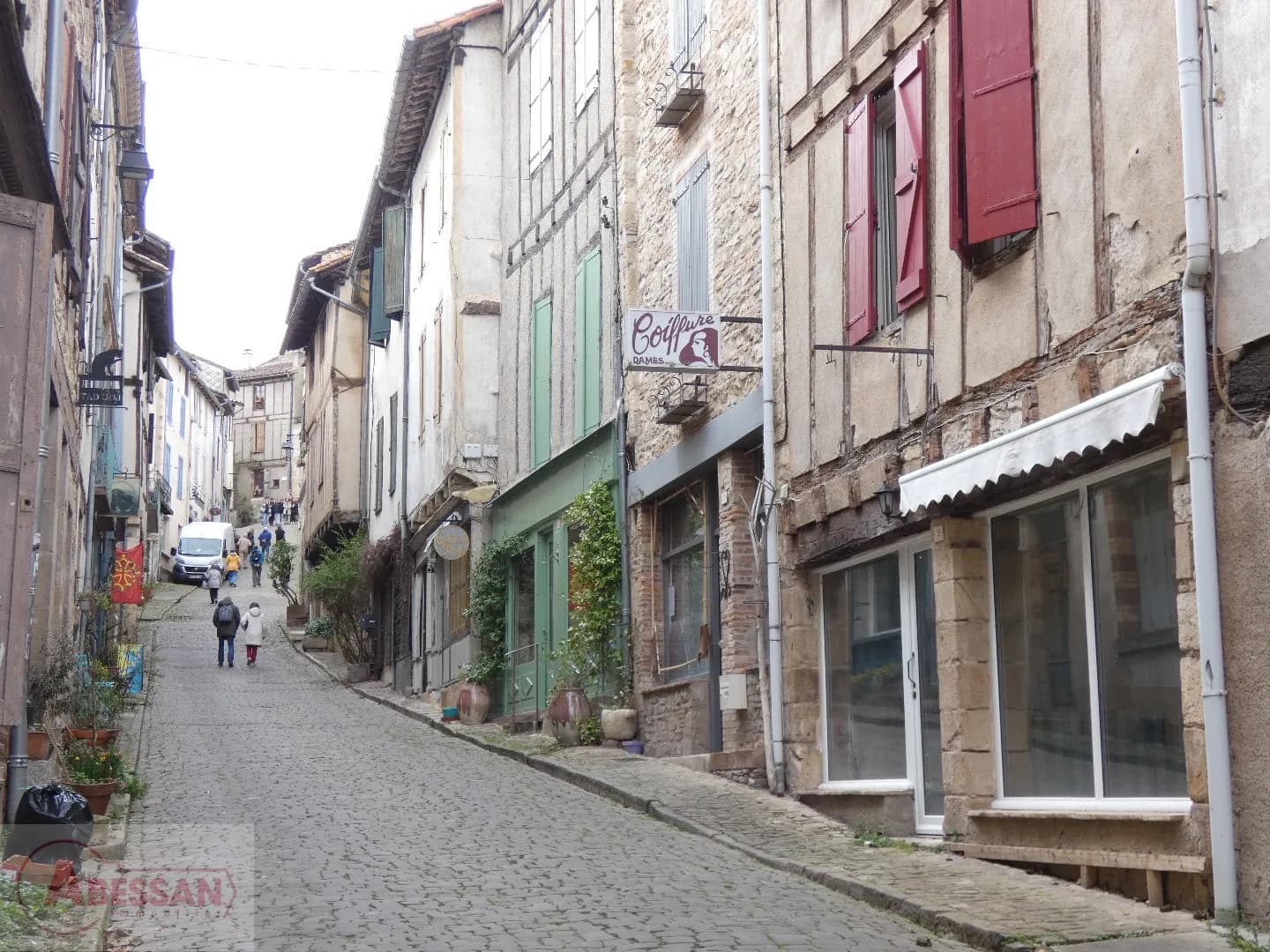 Immeuble mixte - Photo 1