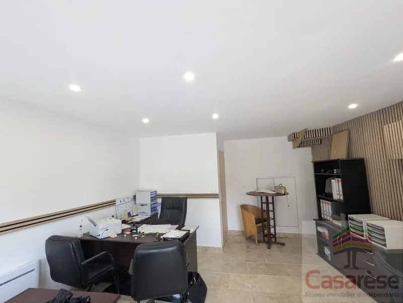 Immeuble mixte - Photo 1