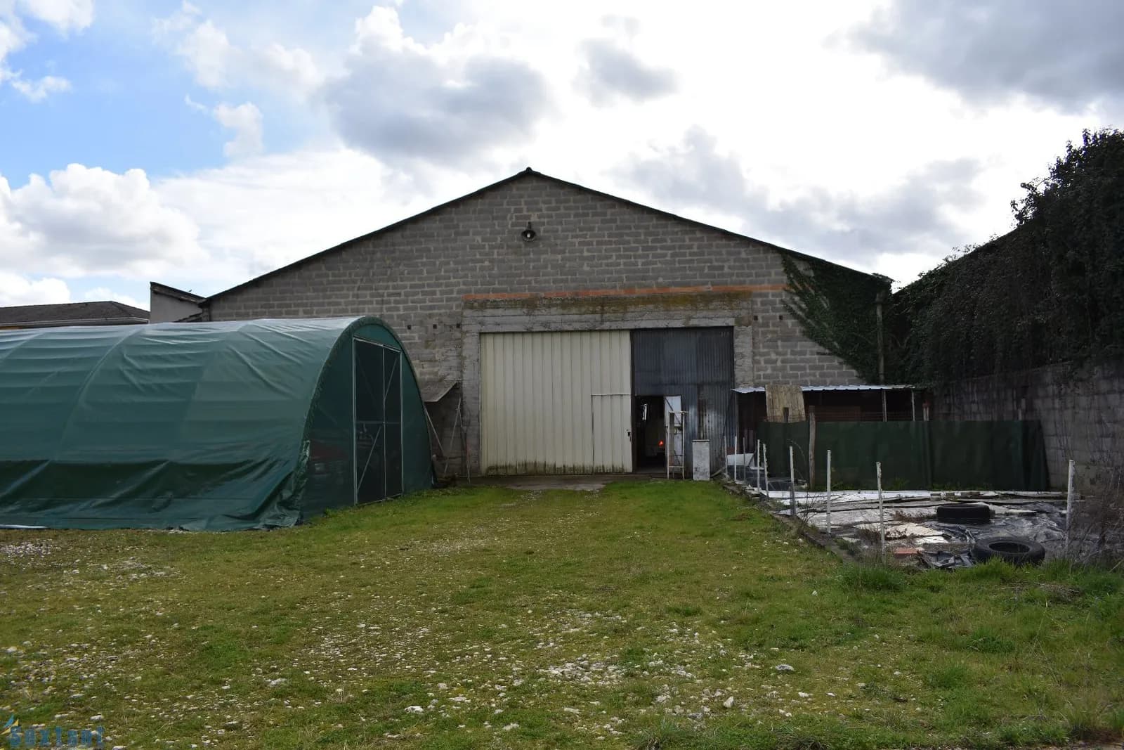 Immeuble mixte - Photo 1