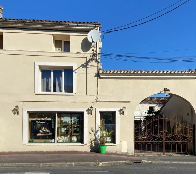 Ruelle sur Touvre. Immeuble 460 m² - Photo 1