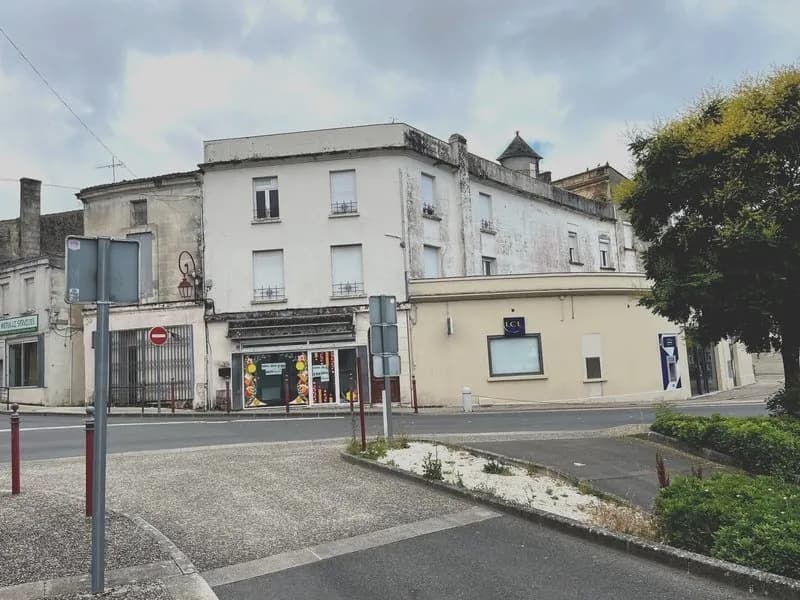 Immeuble de rapport - 3 lognements - 1 local commercial - PAUILLAC (33) - Photo 1