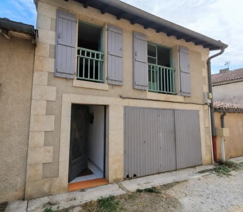 Immeuble de rapport avec T2 loué, T4 libre et garage à Pavie. Idéal investisseur - Photo 1
