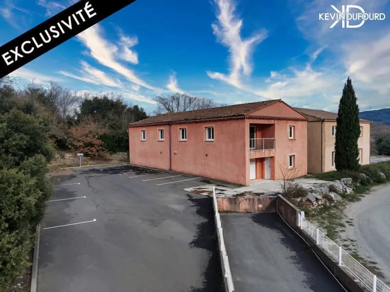 Ensemble immobilier de 550m² sur un terrain de 3650m² à - Photo 1