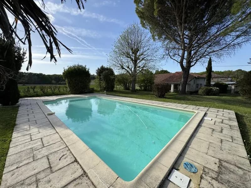 Ensemble immobilier de 111 m² - Hangar - Terrain 5 700 m² - Photo 1