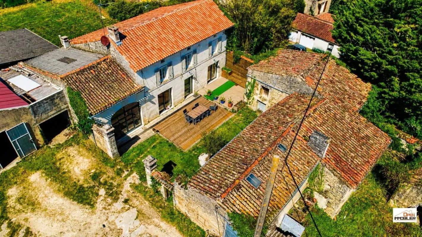 Ensemble immobilier - Photo 1