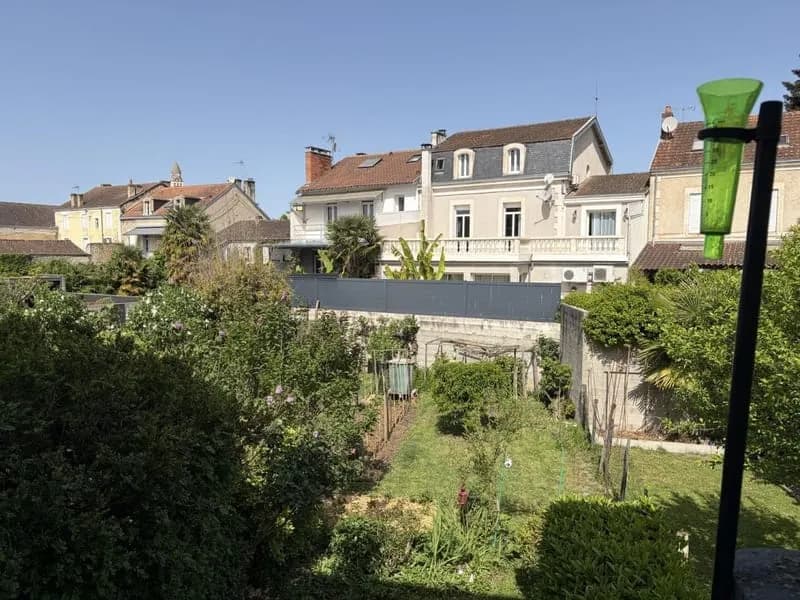 Immeuble de rapport évolutif de 200 m2 habitable avec garages, jardin et potentiel d'aménagement - Photo 1