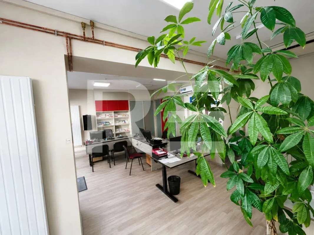 ENSEMBLE IMMOBILIER POUR PROFESSIONNEL DE 400m2 EN CENTRE VILLE DE NIMES - Photo 1