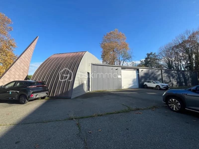 2 LOCAUX D'ACTIVITÉ / STOCKAGE de 247 m² et 520 m² implantés sur un terrain de 2 550 m² - Photo 1