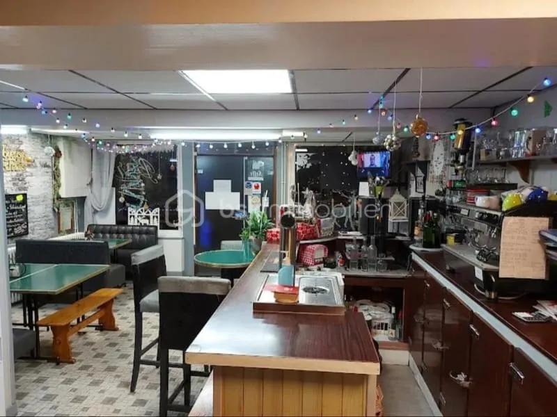 Bar et habitation centre ville Gorron - Photo 1