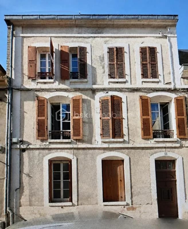 Immeuble locatif centre historique de Joigny - Photo 1