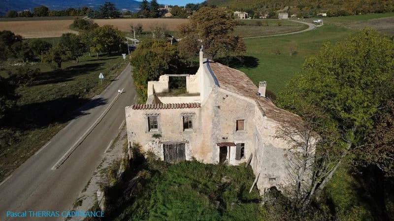 Ensemble immobilier à rénover - Fort potentiel d'exploitation commerciale ou touristique au Pays de Sault - Photo 1