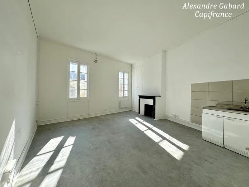 Centre ville - Immeuble en pierres d'environ 140 m² - Photo 1