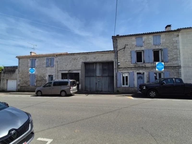 Ensemble immobilier, 2 maisons, un grand hangar, un garage, gros oeuvre en bon état - Photo 1