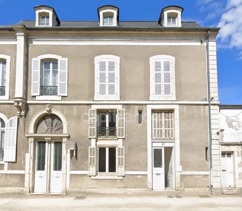 À vendre - Immeuble hyper centre de Nevers - Photo 1