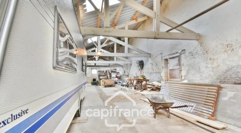 Ensemble Immobilier à vendre NUAILLE D'AUNIS (17) à vendre NUAILLE D'AUNIS, ensemble immobilier d'une surface de 591,64 m2, le tout sur une parcelle cadastrée de 4710 m2 - Photo 1