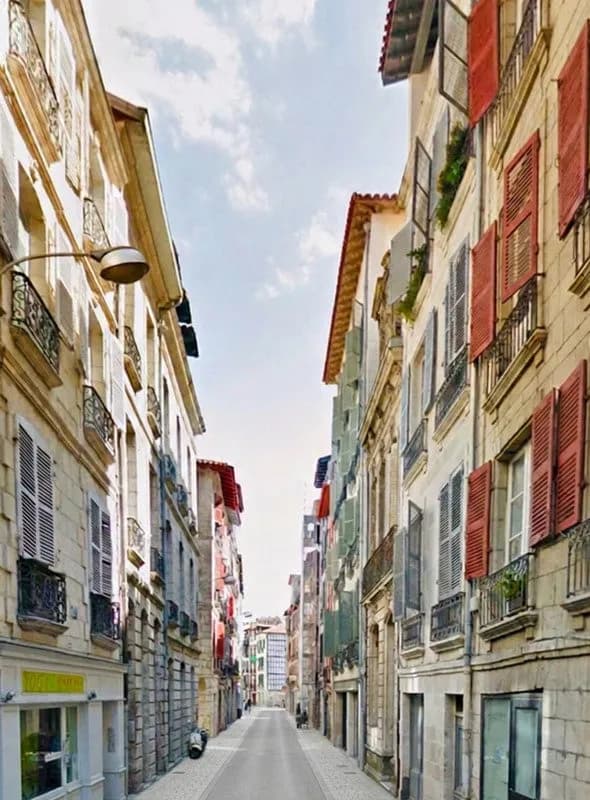 Immeuble de rapport - Centre historique de Bayonne - Photo 1