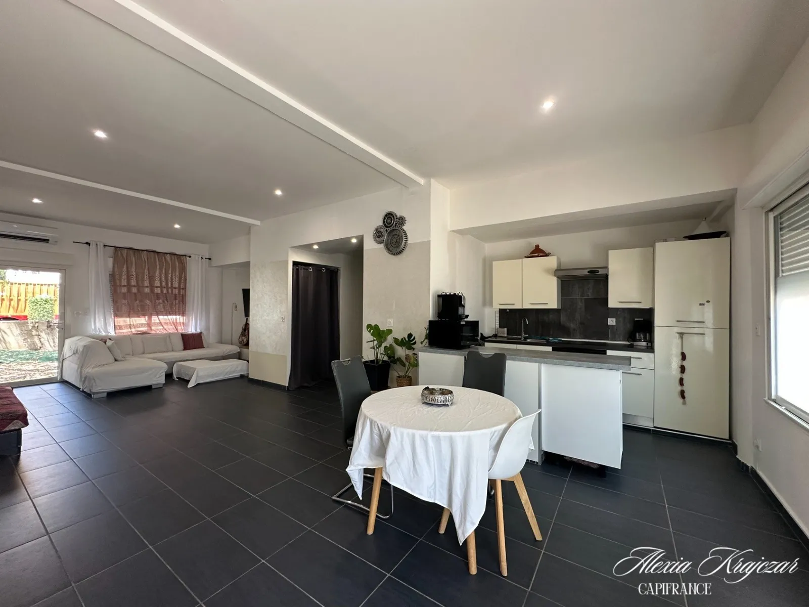 A VENDRE - Immeuble de rapport en monopropriété - 3 logements avec extérieurs privatifs - Emplacement de snacking à exploiter - BÉZIERS (34) - Photo 1