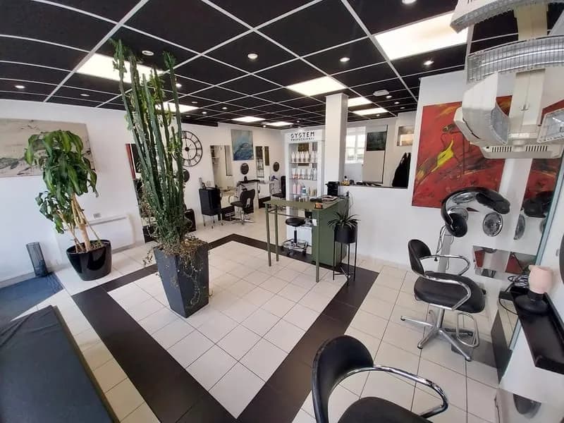 Immeuble composé d'un commerce et d'un appartement à vendre TROARN (14) - Photo 1