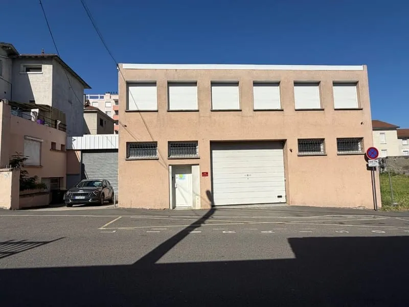 Dépôt avec bureaux secteur LA TERRASSE - Photo 1