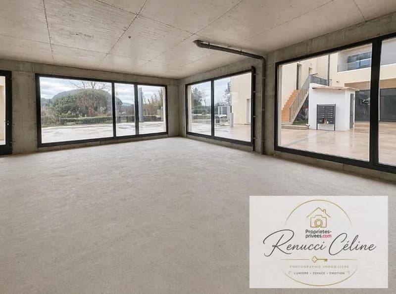 Local commercial de 56 m² à Porticcio - Photo 1