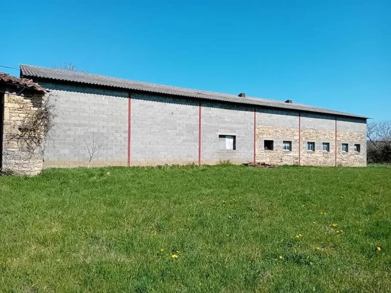 Hangar bergerie 3 pièces 480 m2 - Photo 1