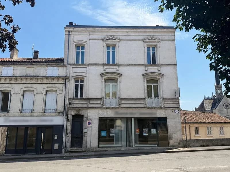 IMMEUBLE SUR LE PLATEAU D'ANGOULÊME - Photo 1