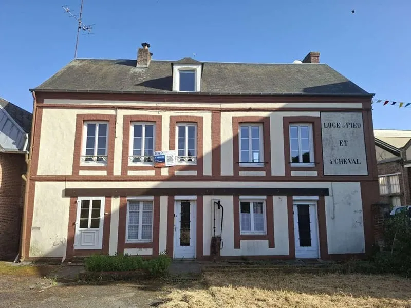 Immeuble comprenant 3 appartements 205m² + dépendances RUGLES - Photo 1