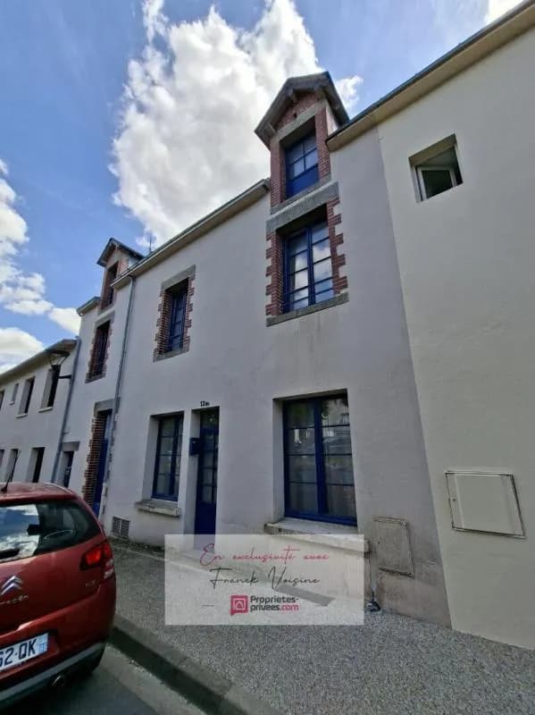 A VENDRE en EXCLUSIVITE à Pouzauges centre ville, immeuble composé de 2 logements indépendants - Photo 1