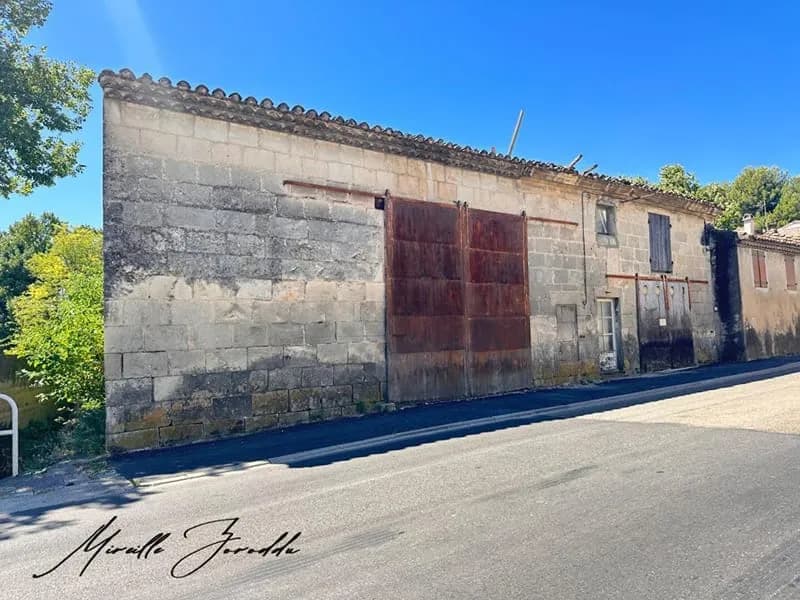 JONQUIERES SAINT VINCENT, ANCIEN ATELIER EN PIERRE de 240m² - Photo 1