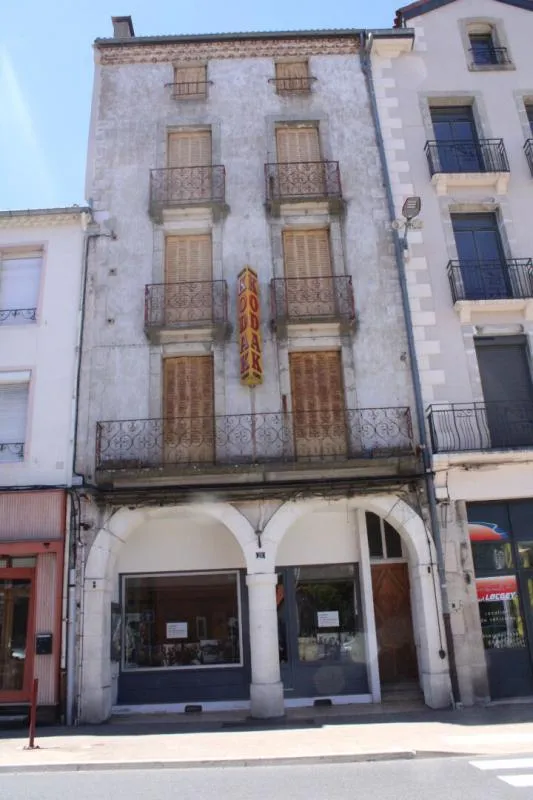 Ensemble immobilier avec plus de 830 m² exploitables. Fort potentiel de rentabilité - Photo 1