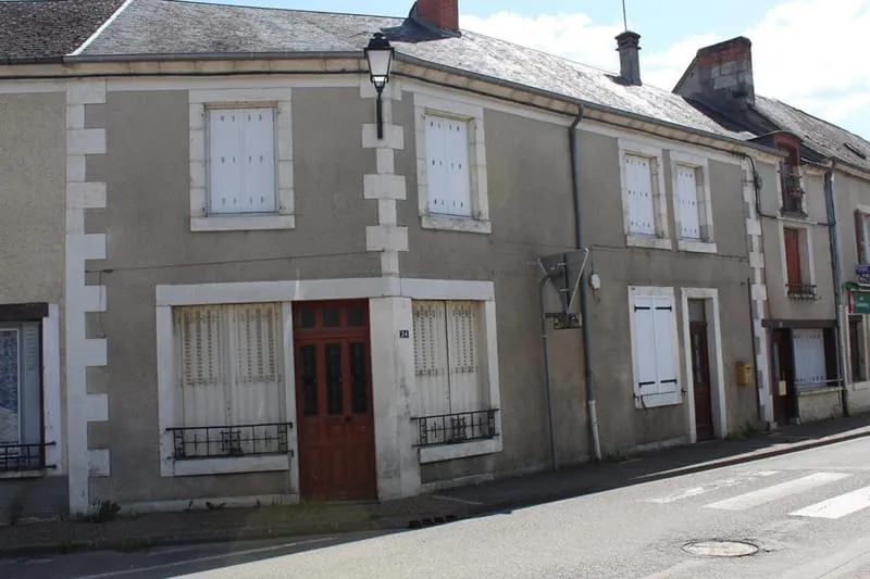 SAINTE SOLANGE IMMEUBLE A RENOVER DE 140M² - Photo 1