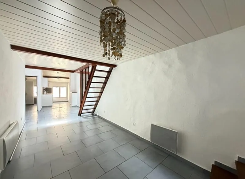 Immeuble avec 2 appartements, garage et caves - LE VAL - Photo 1