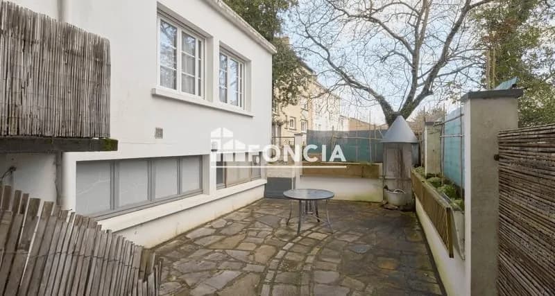 OPPORTUNITÉ FONCIA quartier MANUFACTURE : belles surfaces et gros potentiel à exploiter avec cet ensemble immobilier comprenant local commercial et appartements sur 3 niveaux pour une surface habitable de 123,78 m2 et totale de 186,73 m2 - Photo 1