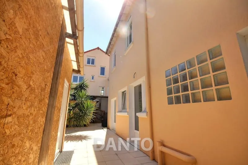 Bel immeuble renové - Photo 1