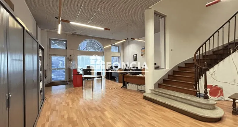 Immeuble de bureaux R+2 idéalement situé à Villeneuve-sur-Lot - Photo 1