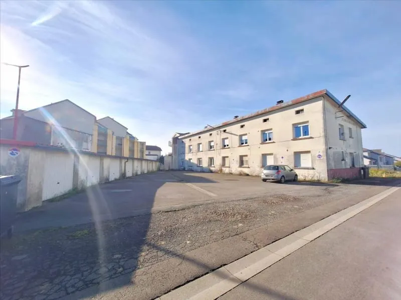HUSSIGNY-GODBRANGE : IMMEUBLE DE RAPPORT DE 16 LOTS - Photo 1