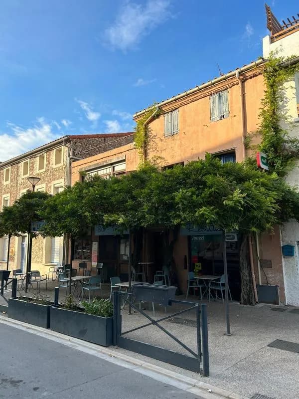 Immeuble avec fonds de commerce - Photo 1