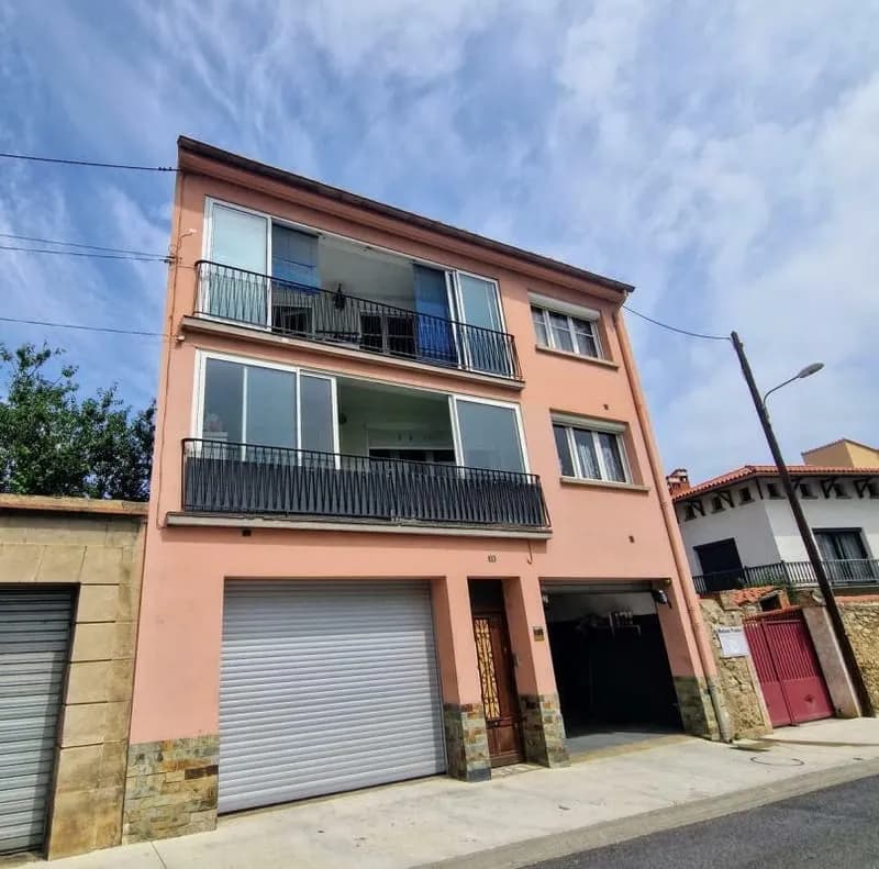 IMMEUBLE 2 LOGEMENTS + 2 GARAGES + JARDIN - Photo 1