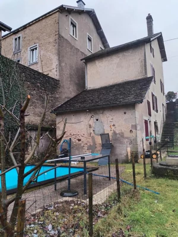 70200- FOUGEROLLES-SAINT- VALBERT Immeuble composé de 2 logements sur un terraint d'environ 16 ares et constructible - Photo 1