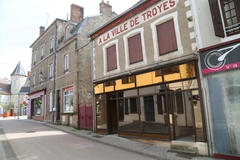 Petit immeuble en centre bourg - Photo 1