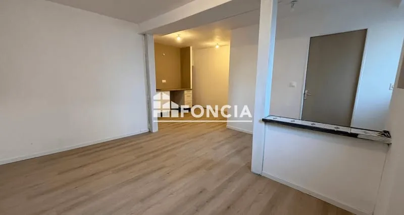 Conlie, immeuble composé de deux logements ! - Photo 1