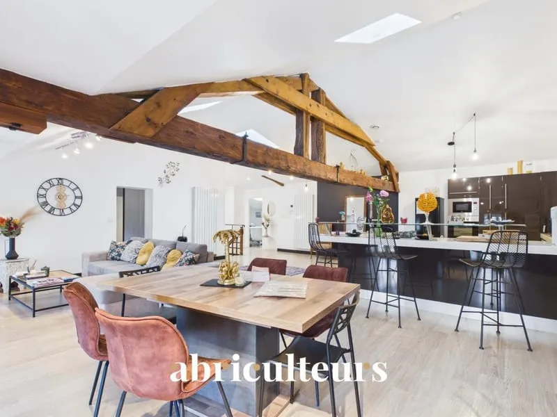 Immeuble polyvalent de 333 m² en vente à Saint-Savinien (17350) - Photo 1