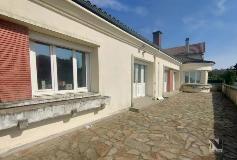 CHÂLUS - OPPORTUNITÉ RARE : IMMEUBLE AUX MULTIPLES POSSIBILITÉS - Photo 1