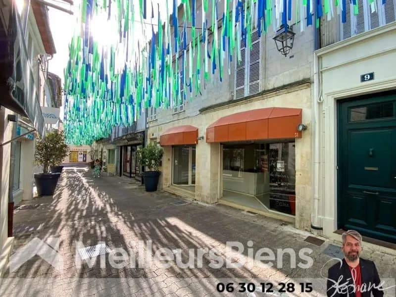 Immeuble habitation et commerce avec jardin rue piétonne Jonzac - Photo 1