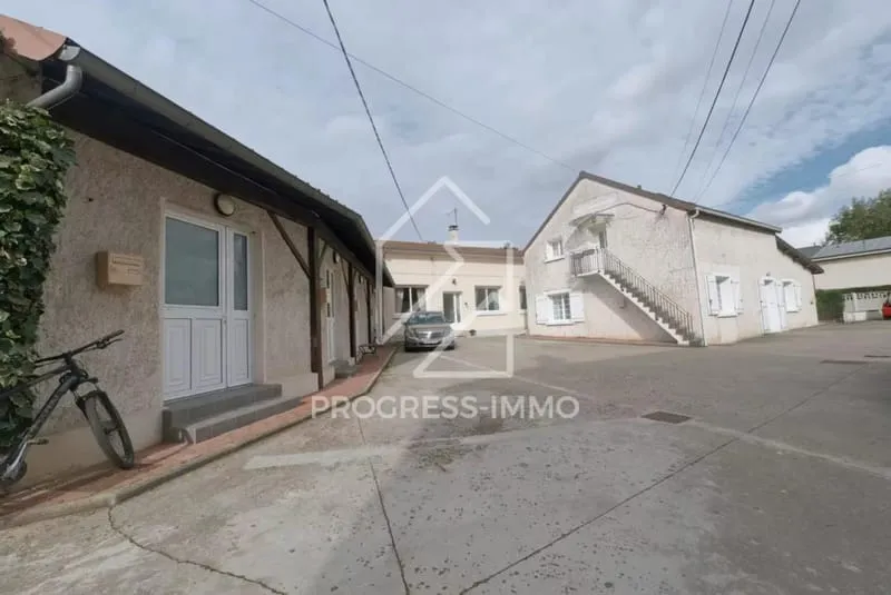 Ensemble Immobilier de 10 Logements et 1 Entrepôt au Centre-ville - Photo 1